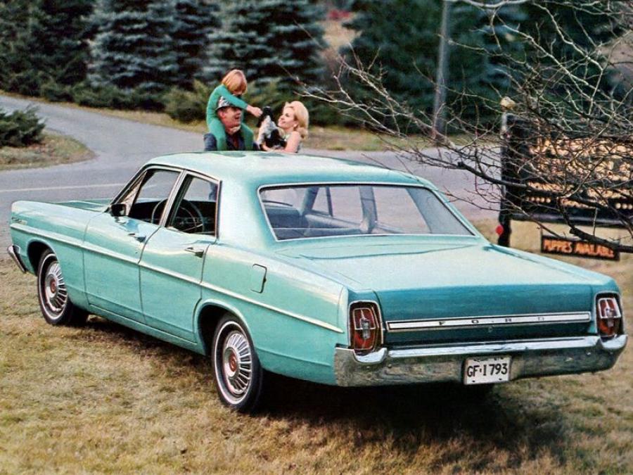 Ford Custom 500 4-Door Sedan '1967